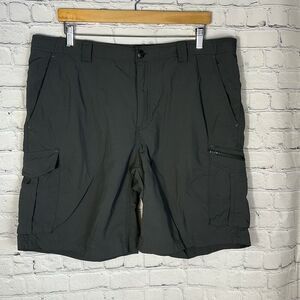 Columbia Men’s Silver Ridge Cargo Utility Green Shorts size 40 Hiking Outdoors